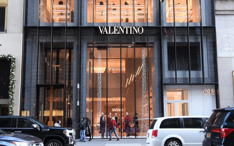 Fifth Avenue In New York Shopping - 5th Avenue Valentino Manhattan